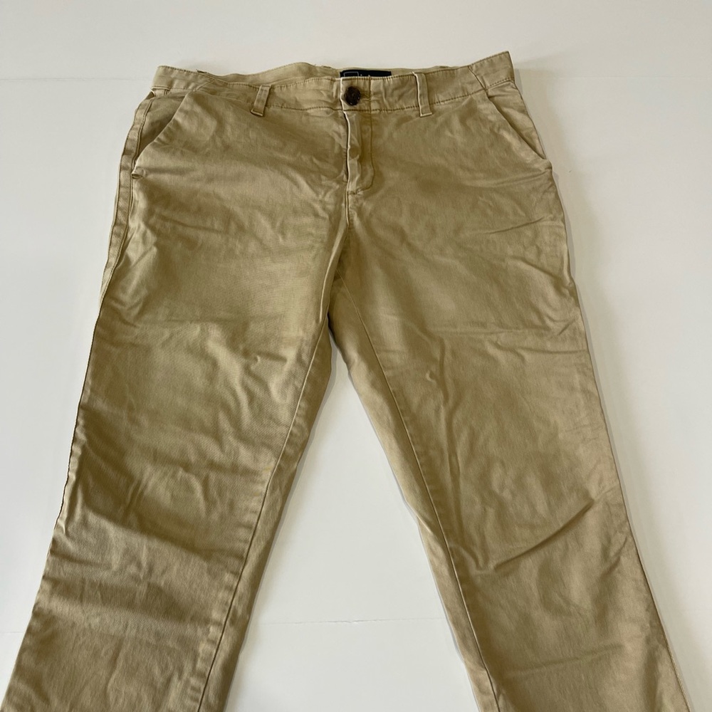 Gap chino pants size 4P, inseam 25 mid rise